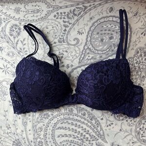 Victoria’s Secret Lace Women's Bra - 34A